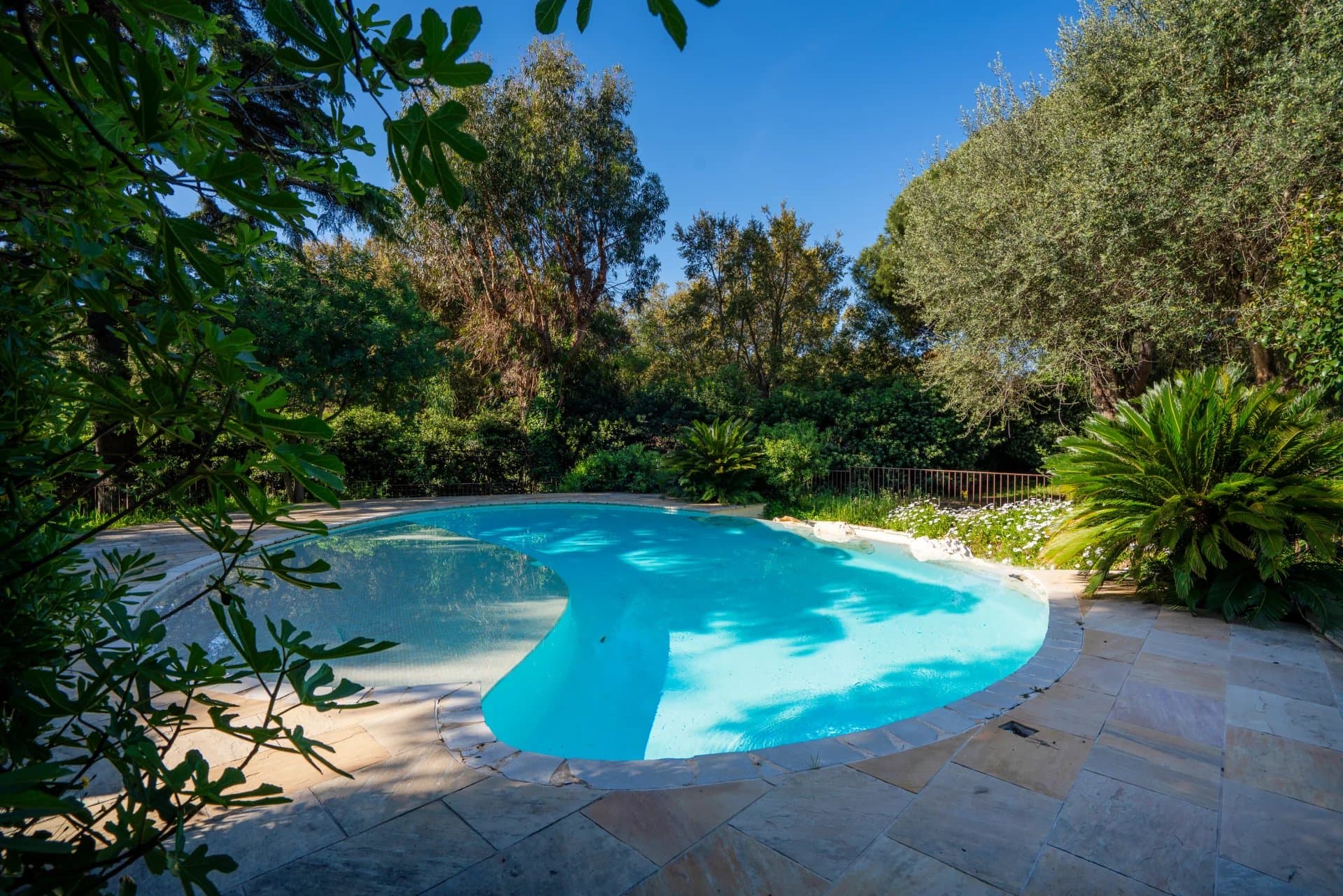 Grimaud – Élégante propriété avec terrain constructible à proximité de la mer — photo 12