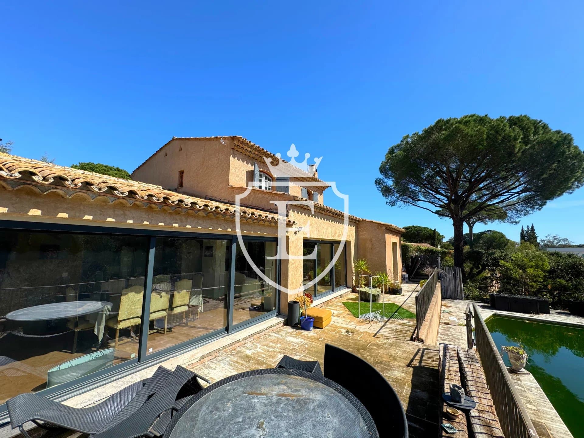 Maison à rénover proche de la plage avec aperçu mer. — photo 2