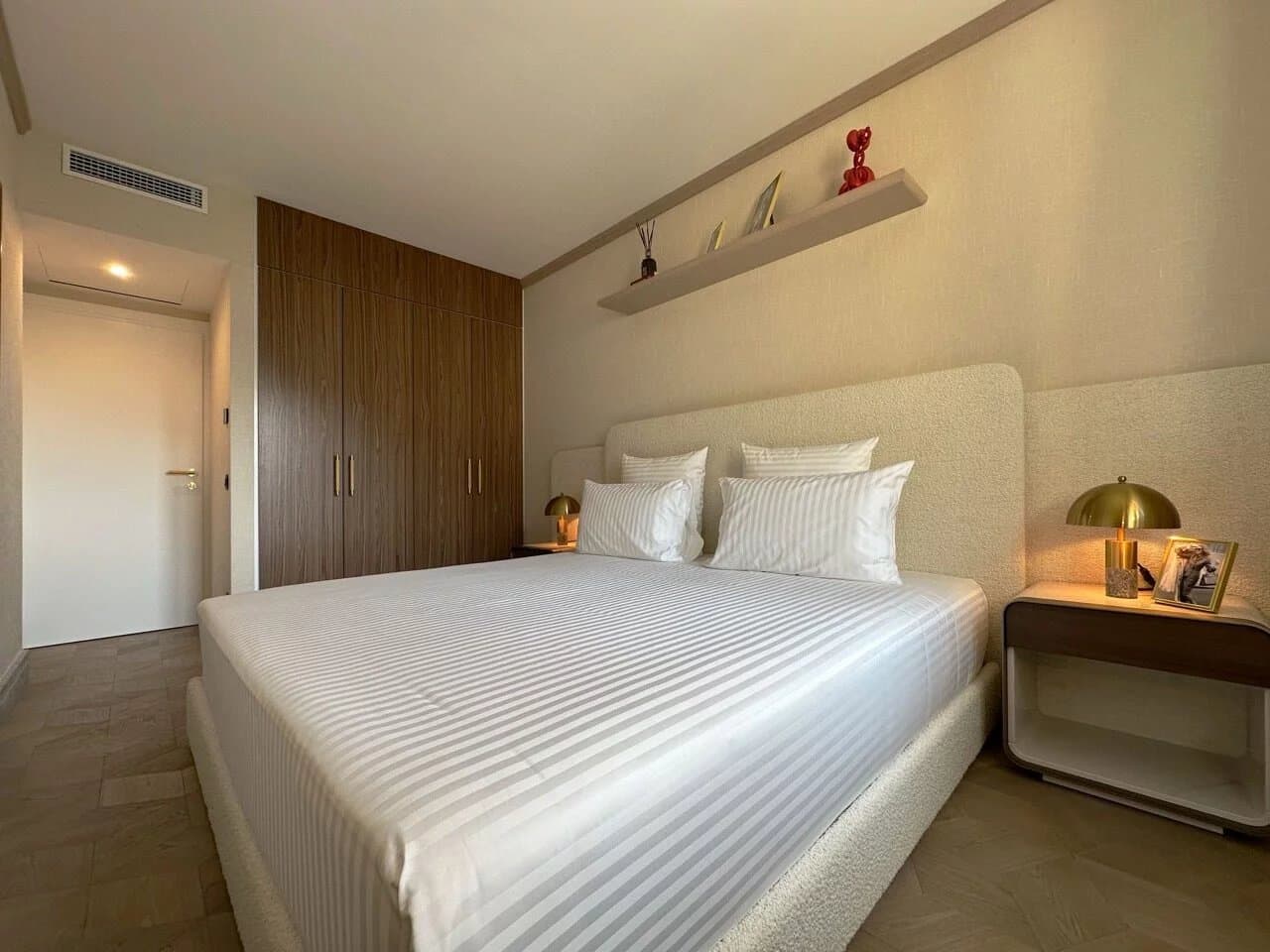 RENOVATED HIGH FLOOR APARTMENT IN FONTVIEILLE — photo 7