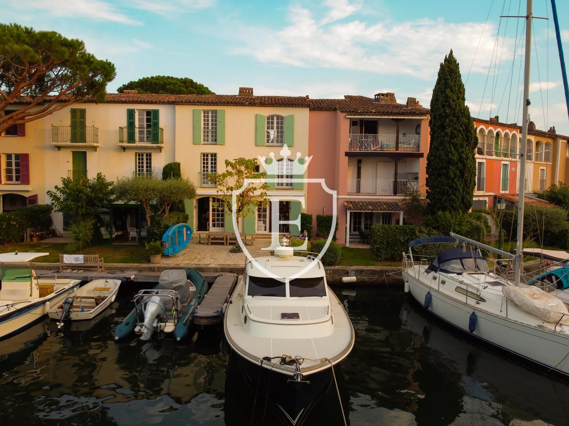Maison d'exception à Port-Grimaud : Un cadre unique et une expérience exceptionnelle vous attendent. — photo 2