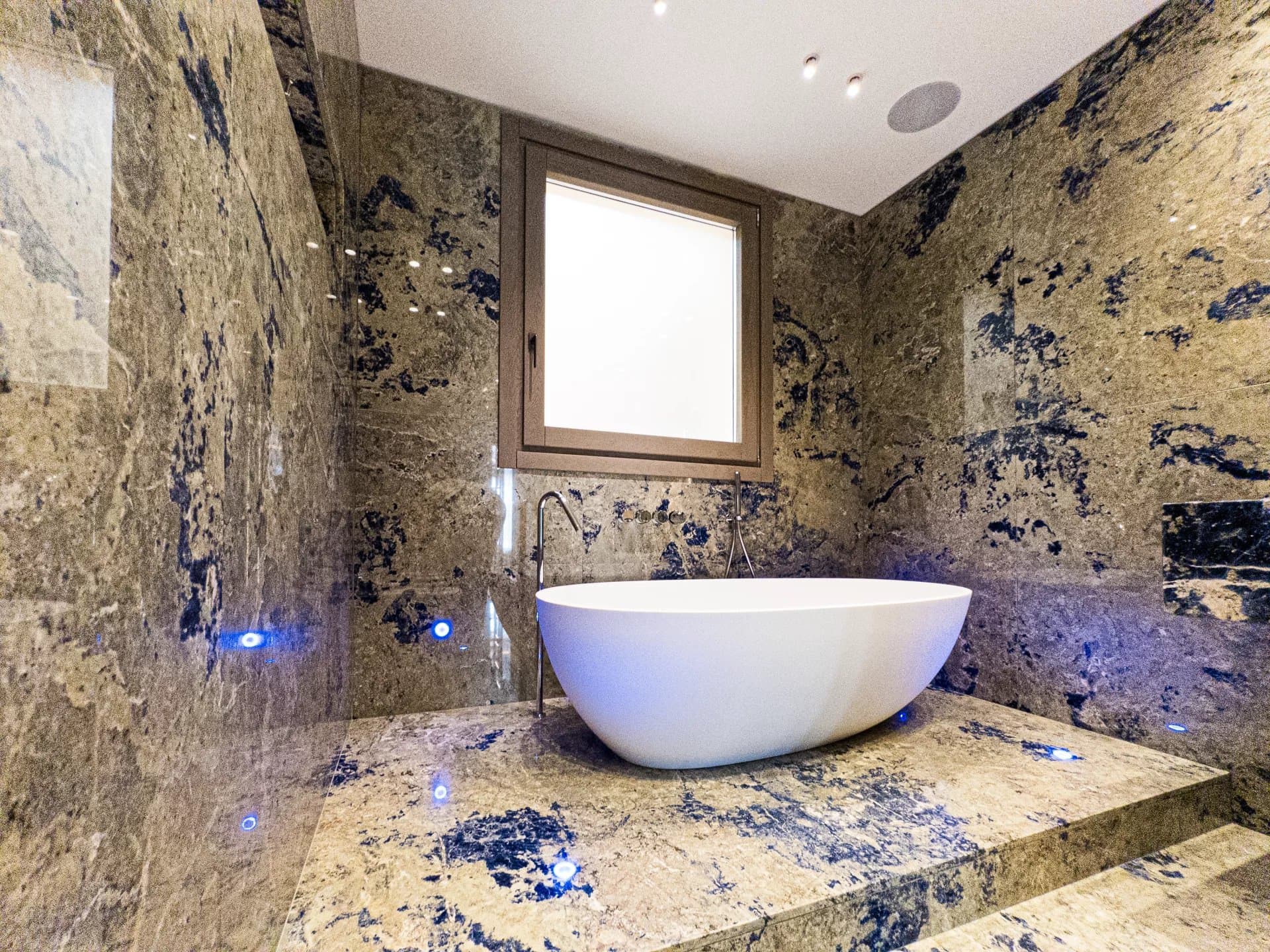 MAGNIFICENT 3 BEDROOM APARTMENT OVERLOOKING LARVOTTO — photo 8