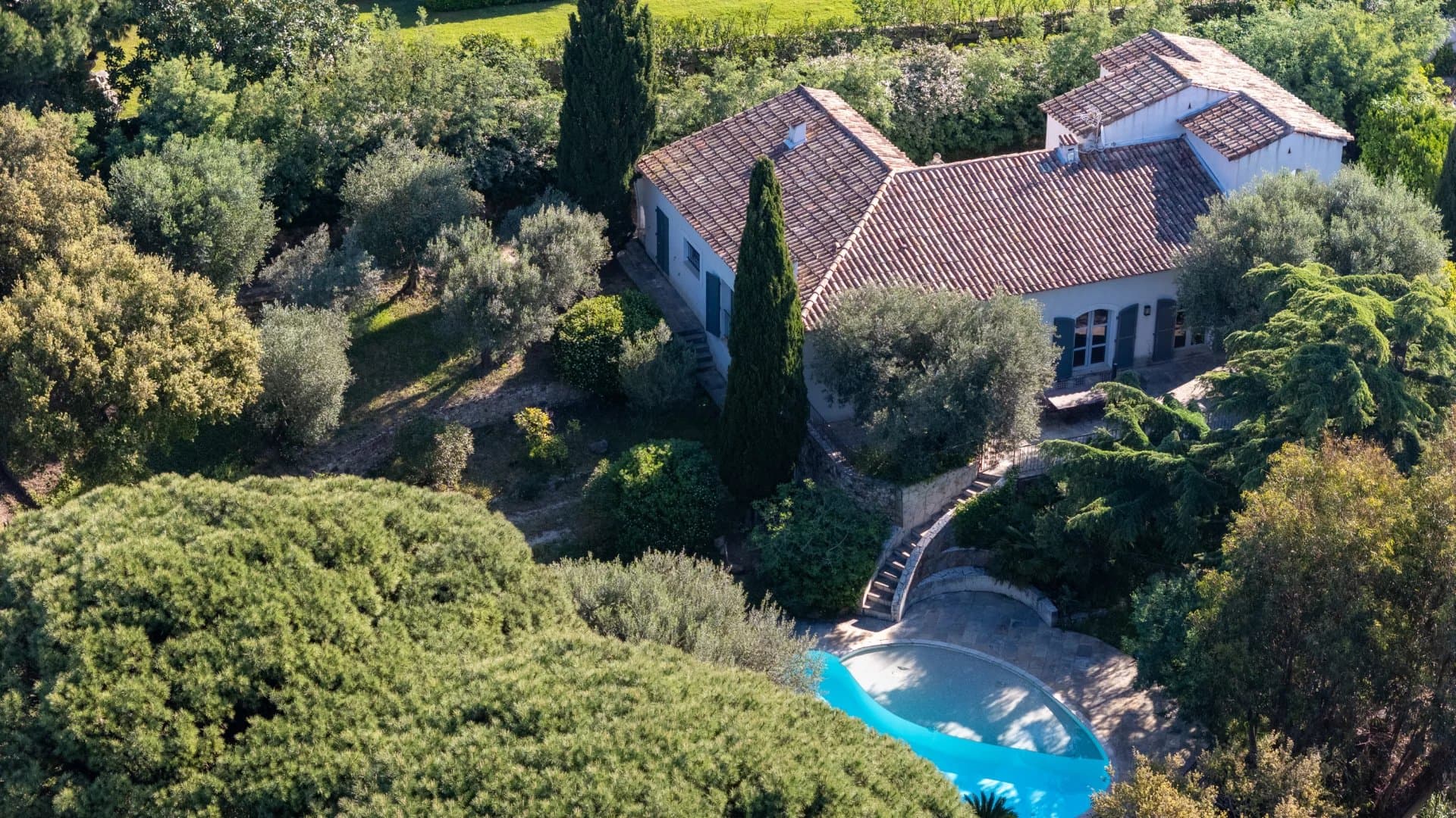 Grimaud – Élégante propriété avec terrain constructible à proximité de la mer — photo 2