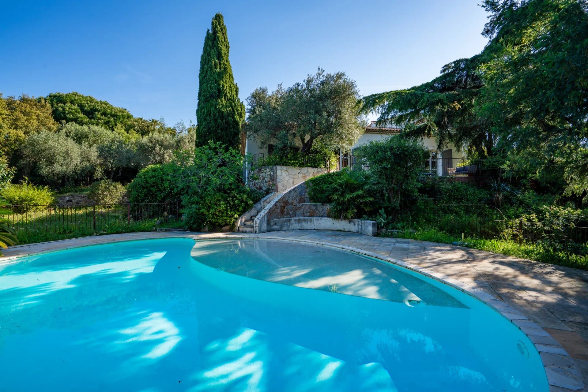 Grimaud – Élégante propriété avec terrain constructible à proximité de la mer — photo 13