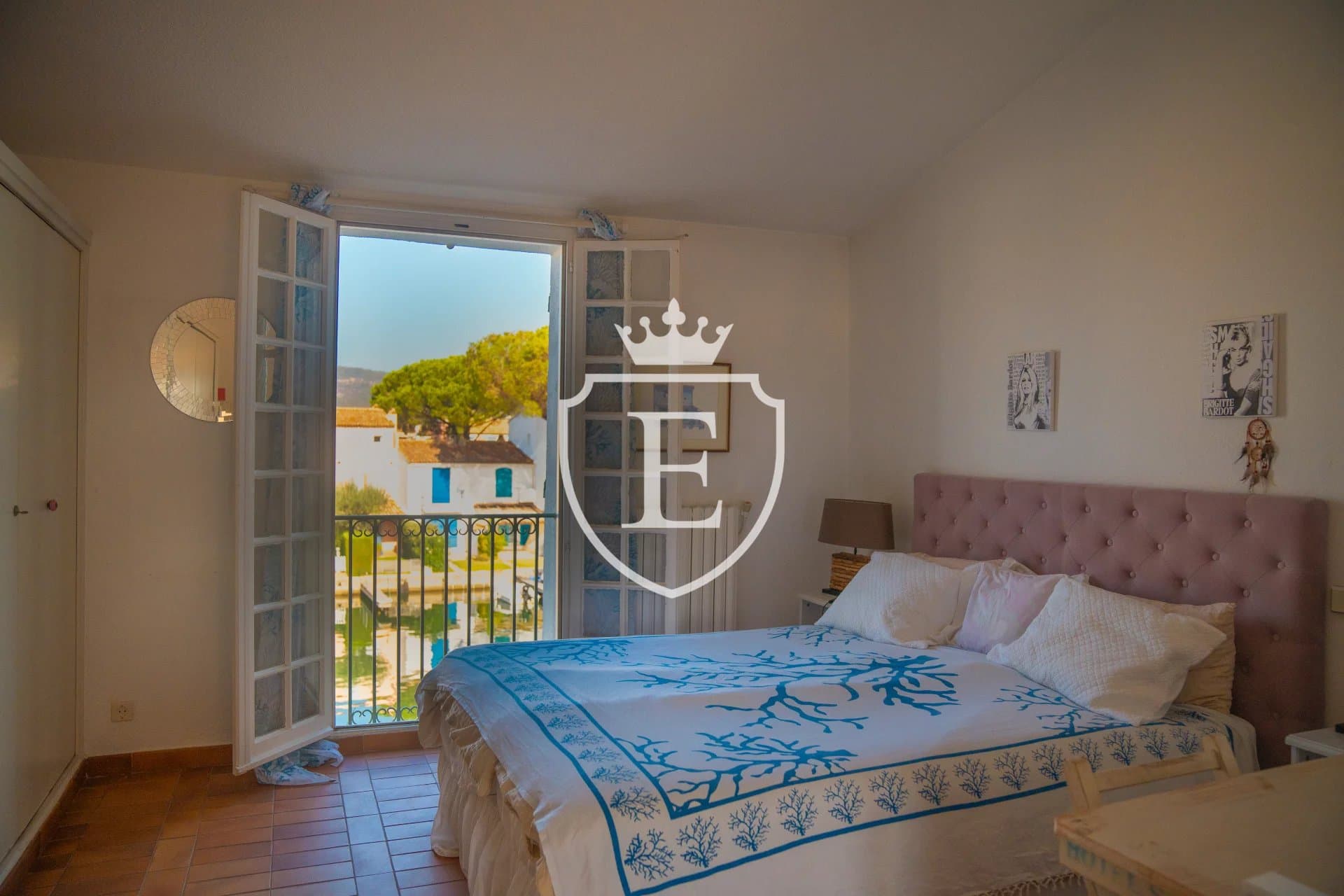 Maison d'exception à Port-Grimaud : Un cadre unique et une expérience exceptionnelle vous attendent. — photo 7