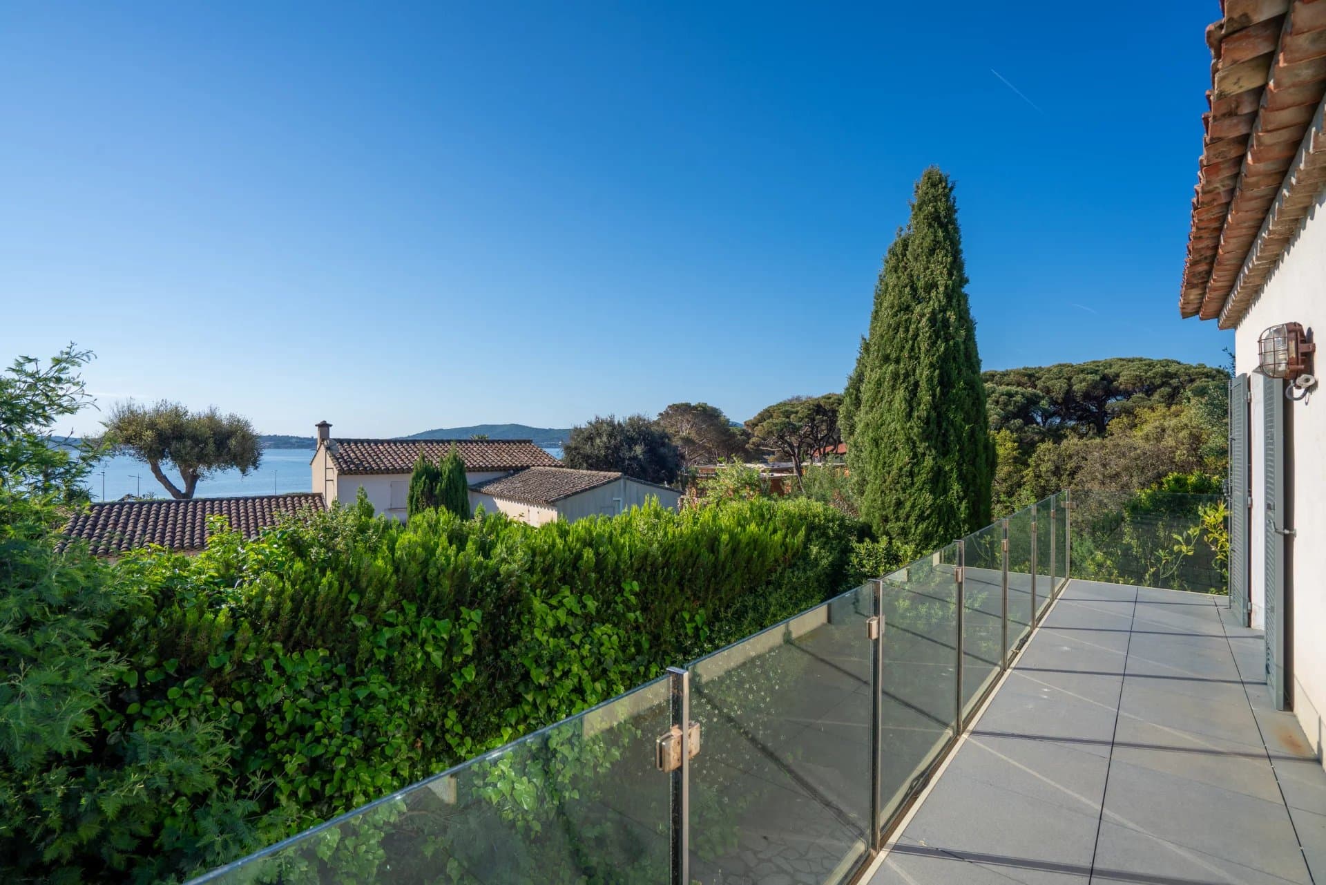 Grimaud – Élégante propriété avec terrain constructible à proximité de la mer — photo 5