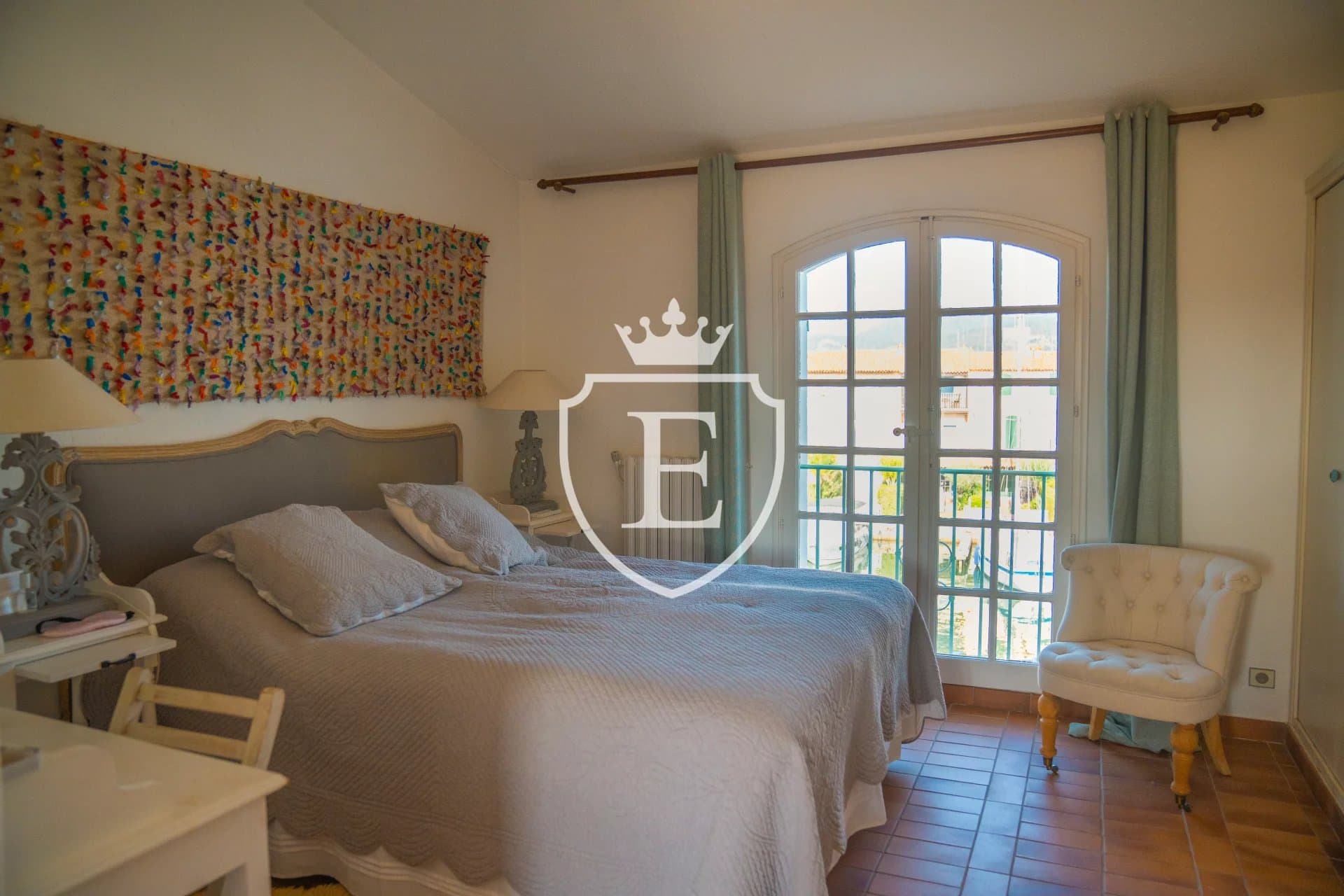 Maison d'exception à Port-Grimaud : Un cadre unique et une expérience exceptionnelle vous attendent. — photo 6