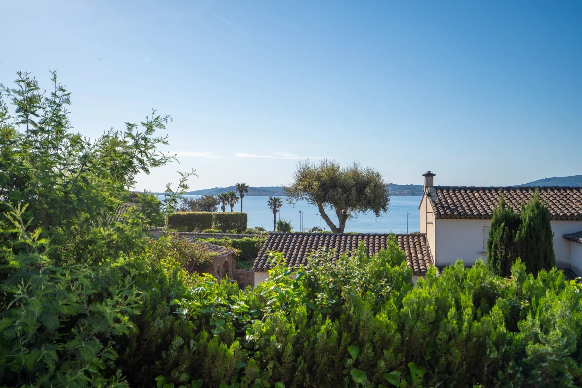 Grimaud – Élégante propriété avec terrain constructible à proximité de la mer — photo 4